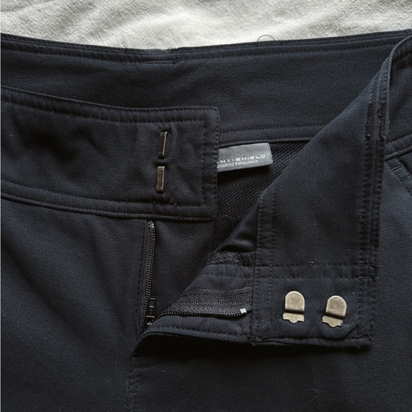 Columbia Women’s Athletic Short - Size 6 - Picture 3 of 8